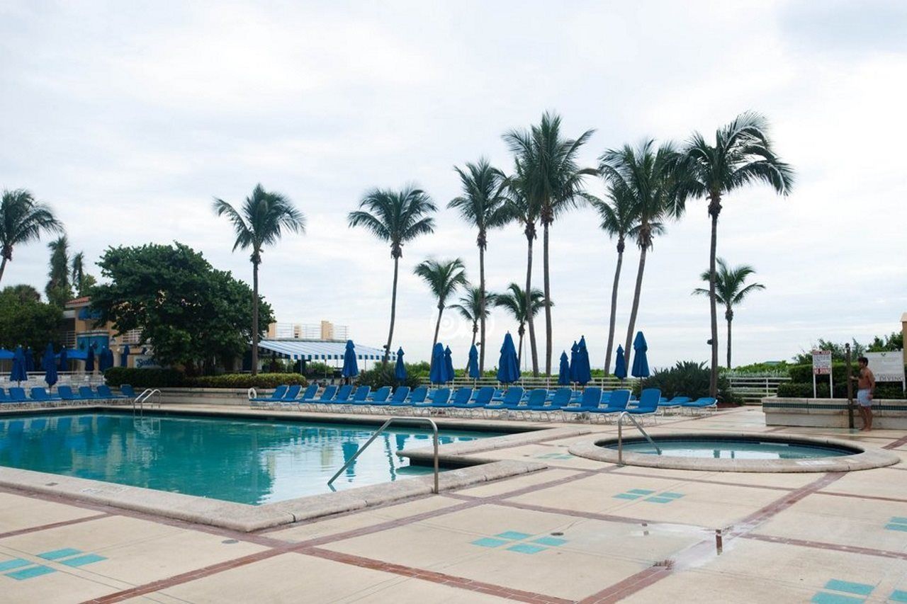 Miami Beach Resort & Spa Exterior photo